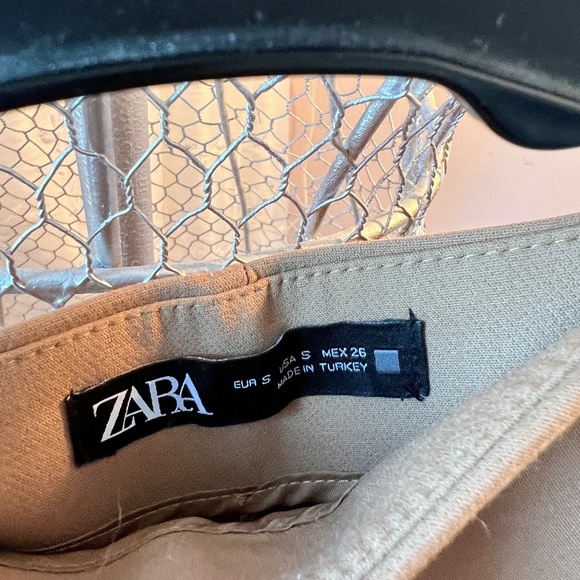 Zara Camel Coloured Buttoned Front Panel Shorts - Picture 3 of 4